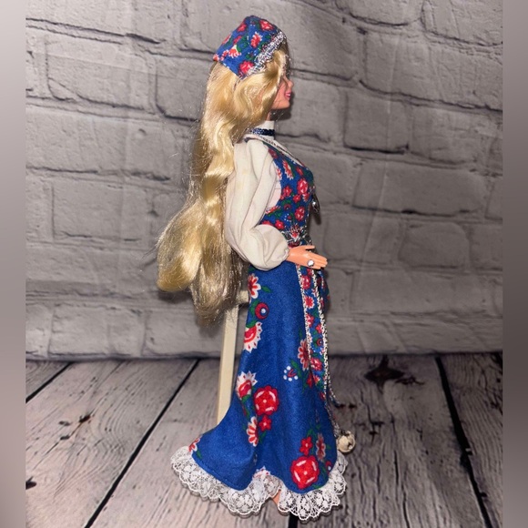1995 Norwegian Barbie Doll Dolls Of The World 14450 Collector Edition Mattel - Picture 2 of 4